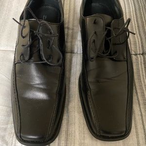 Black dress shoes